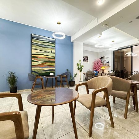 Compass Hostel 比什凯克 外观 照片