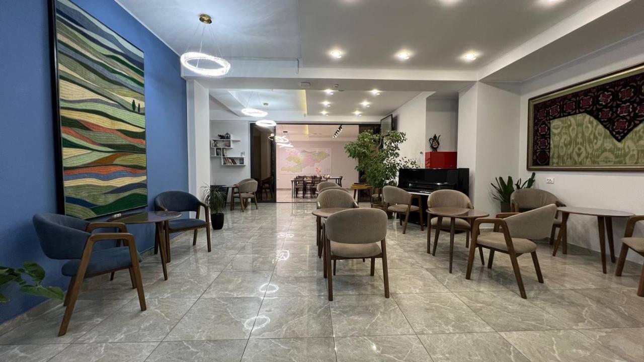 Compass Hostel 比什凯克 外观 照片
