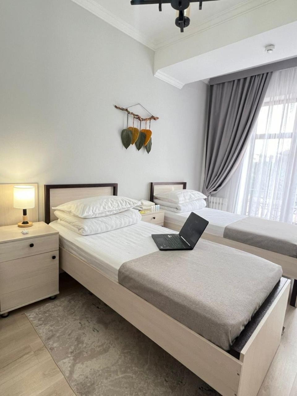 Compass Hostel 比什凯克 外观 照片