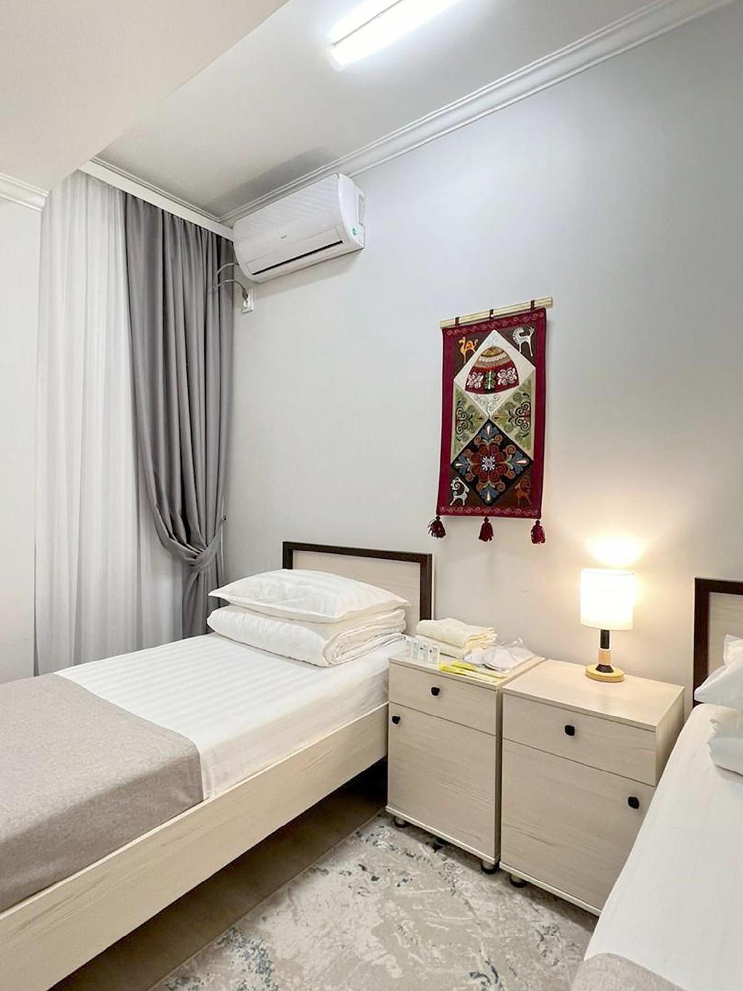 Compass Hostel 比什凯克 外观 照片