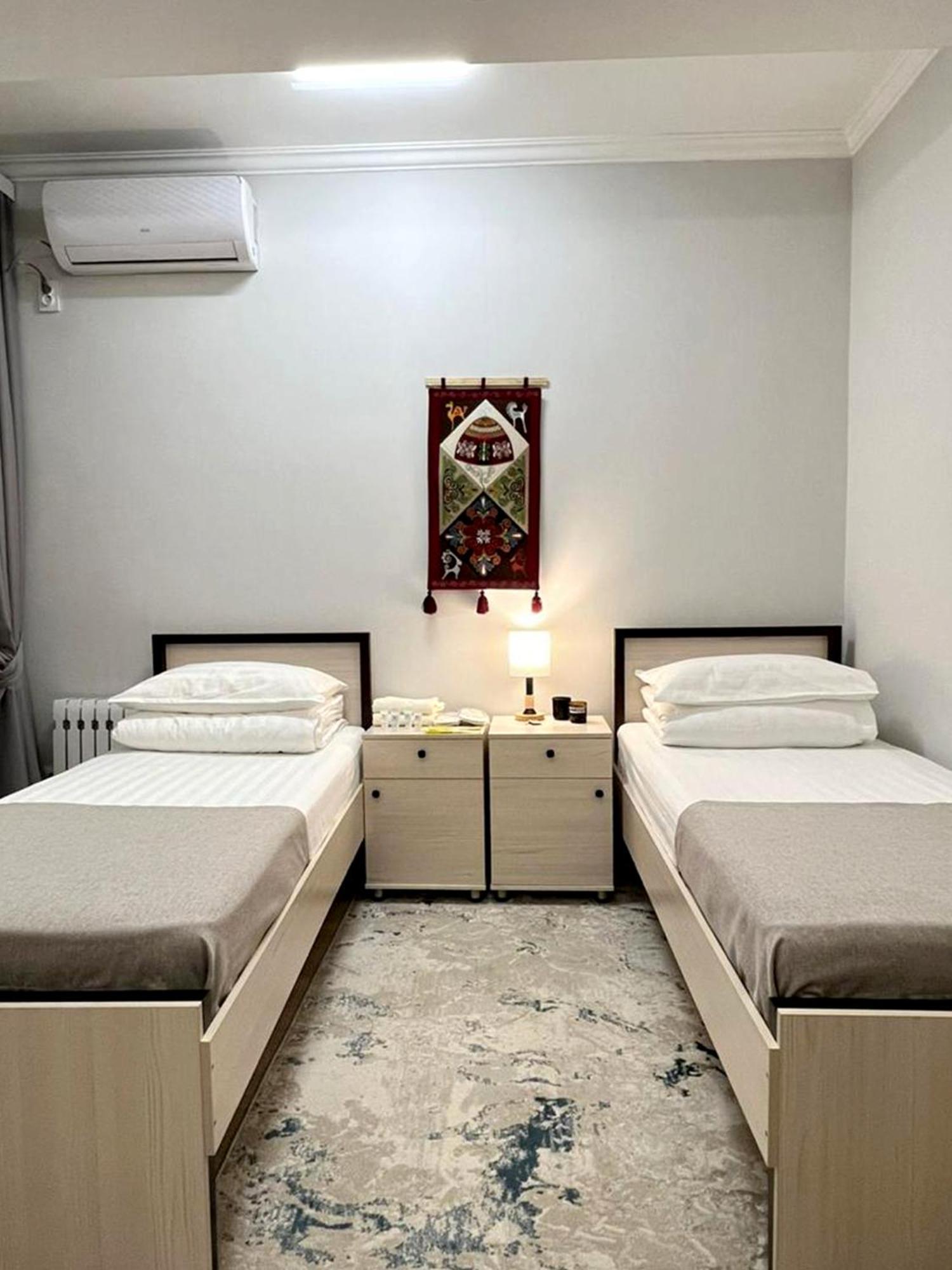 Compass Hostel 比什凯克 外观 照片