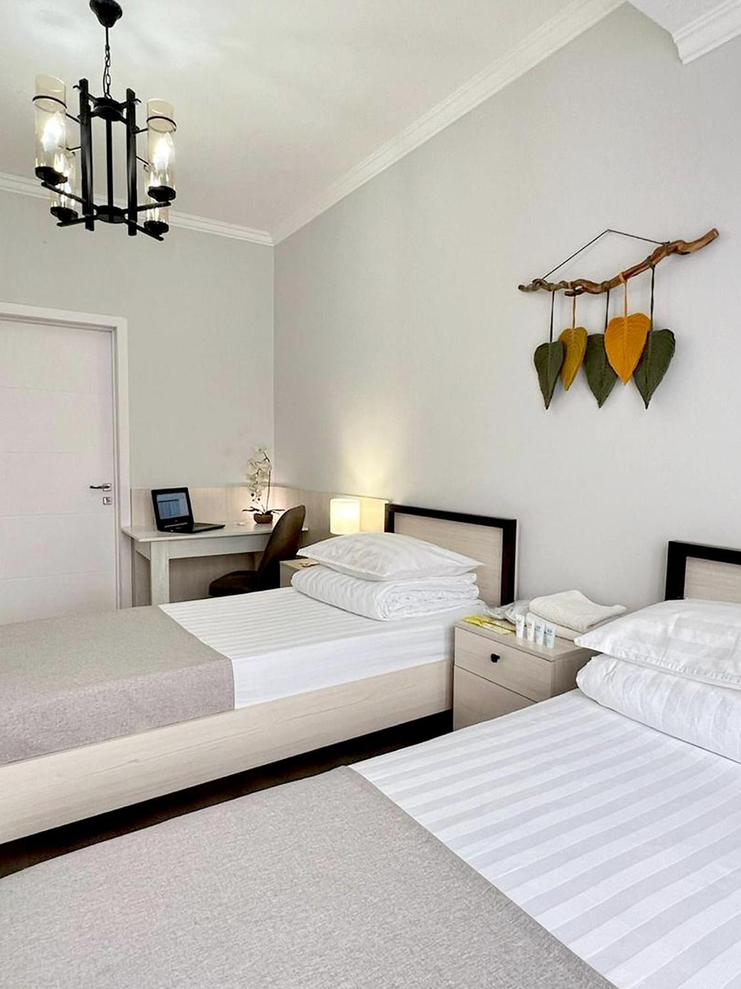 Compass Hostel 比什凯克 外观 照片