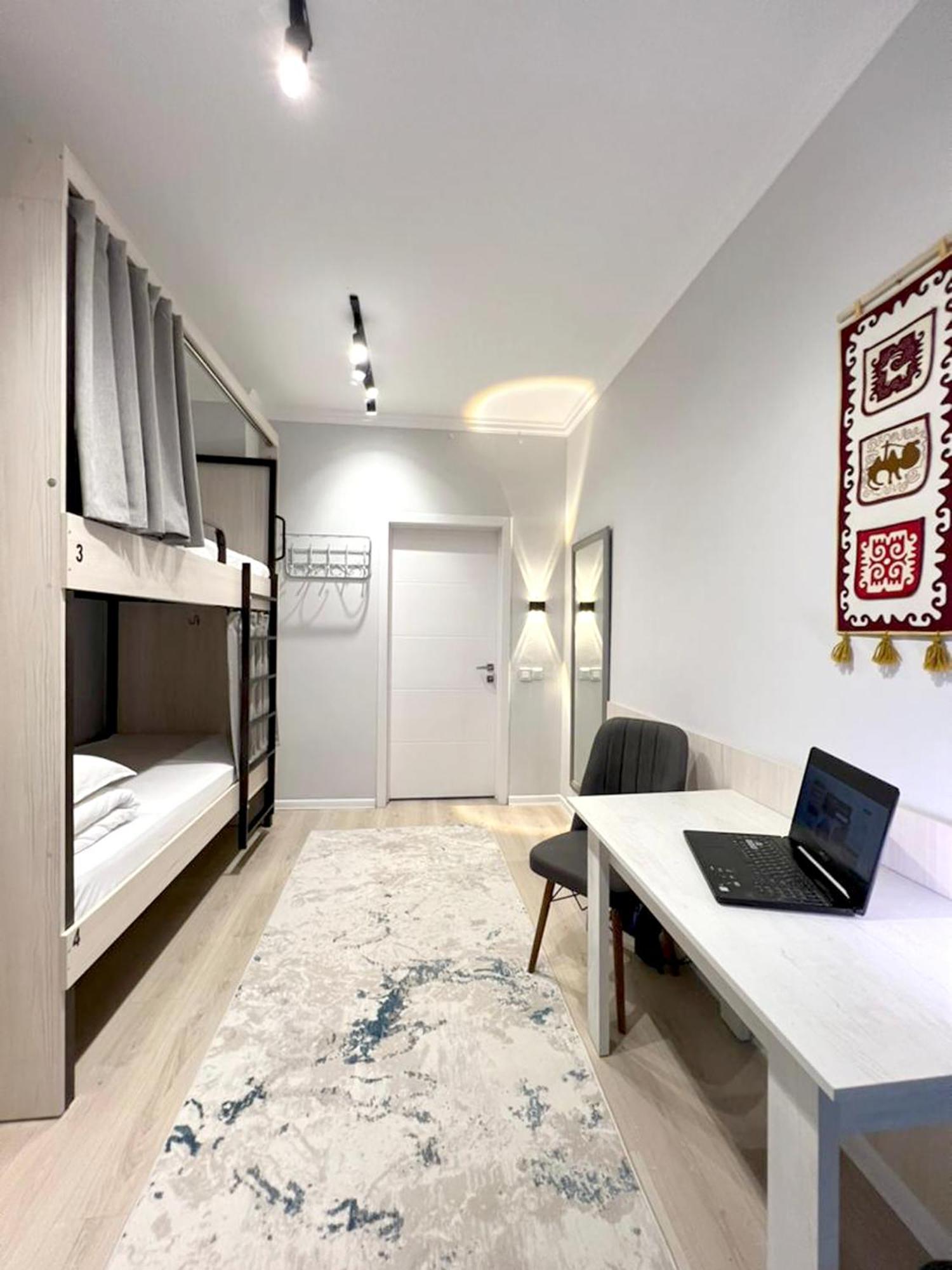 Compass Hostel 比什凯克 外观 照片