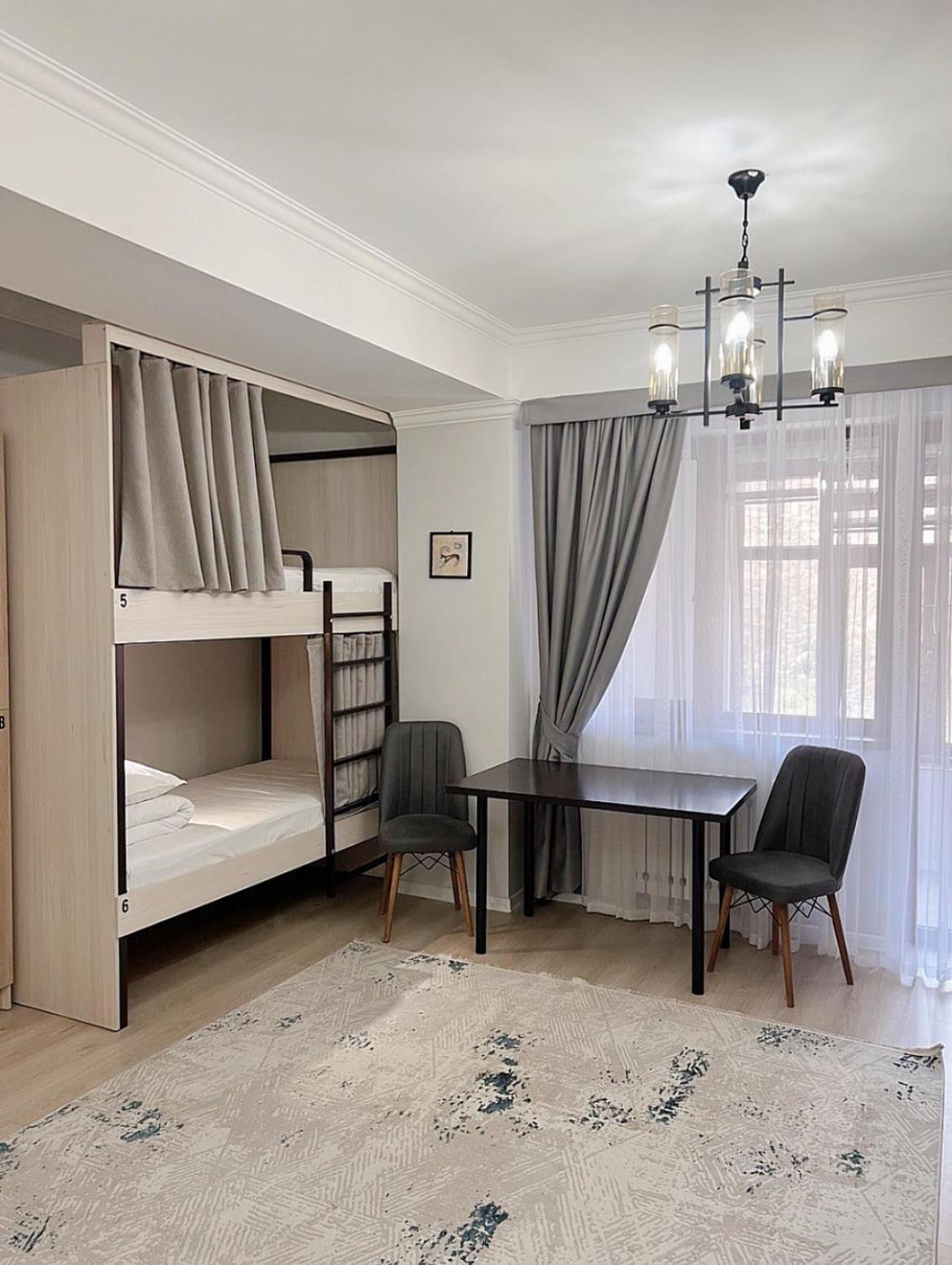 Compass Hostel 比什凯克 外观 照片