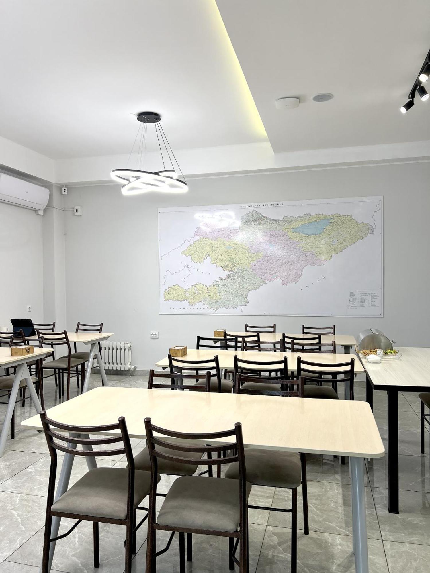Compass Hostel 比什凯克 外观 照片