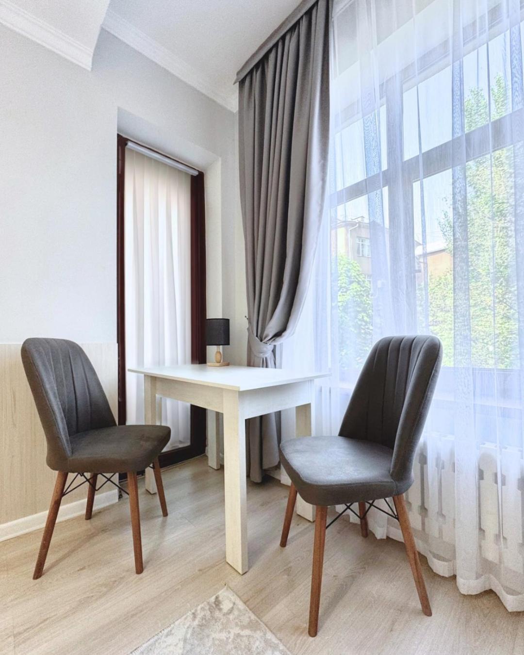 Compass Hostel 比什凯克 外观 照片