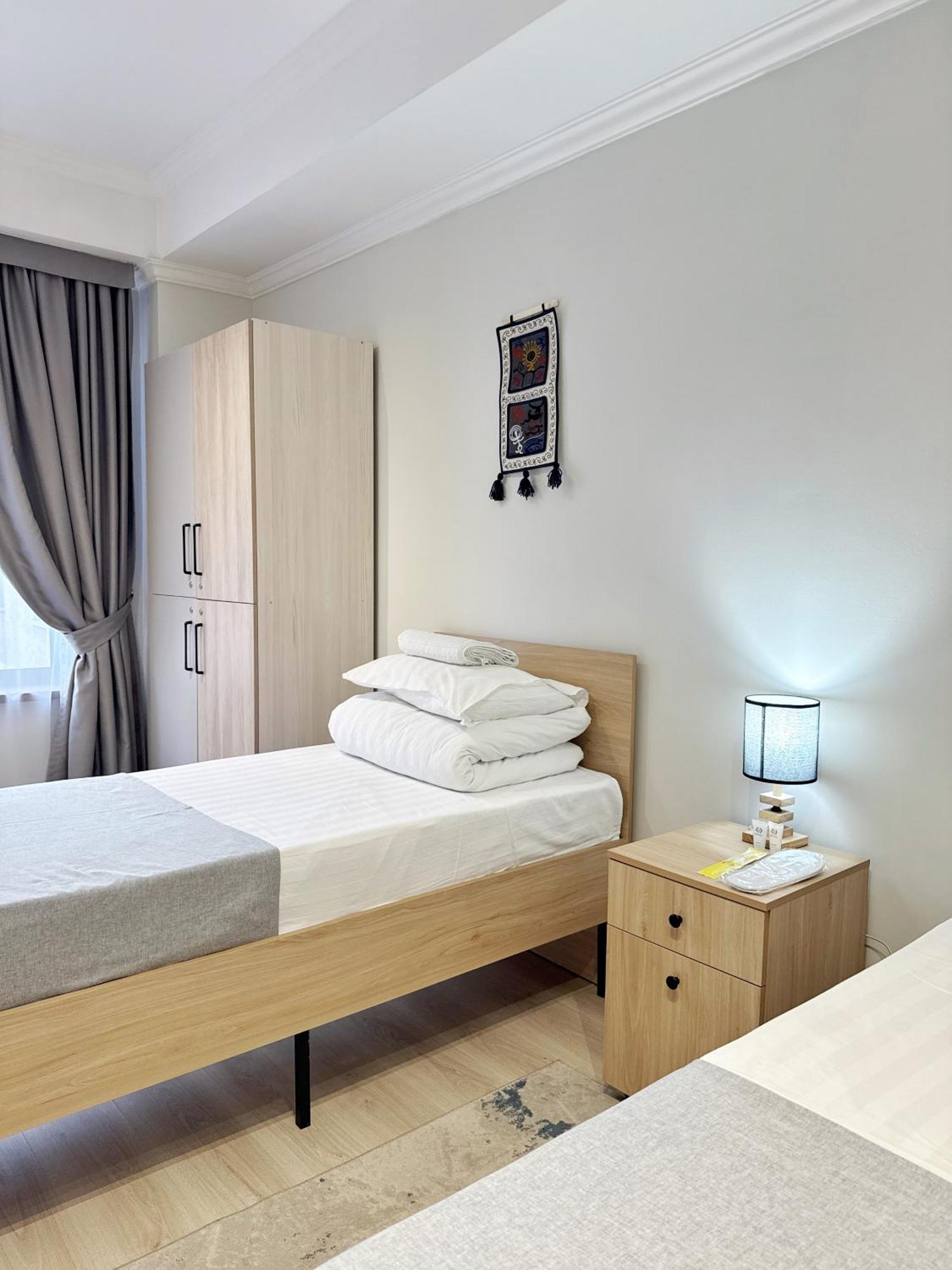 Compass Hostel 比什凯克 外观 照片