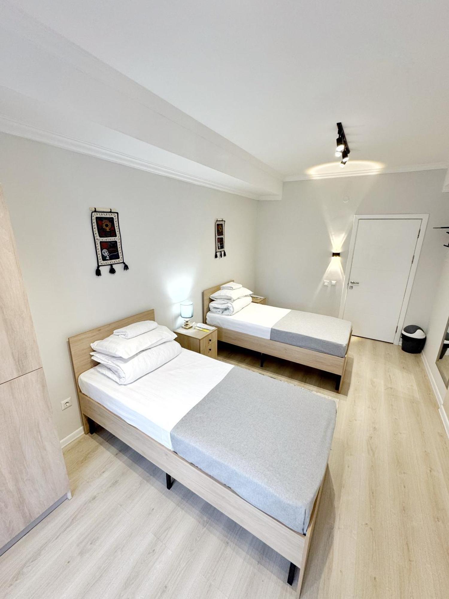 Compass Hostel 比什凯克 外观 照片
